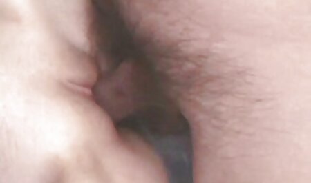 Hotel hidden camera filmde sexfilmpjes lesbisch seks buiten een jong Russisch koppel.